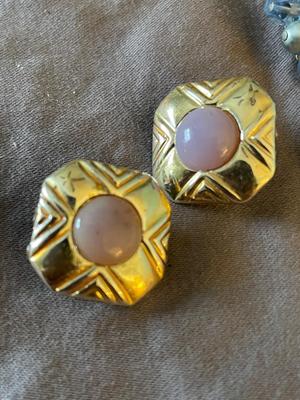 VINTAGE CLIP ON EARRINGS