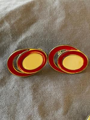 VINTAGE CLIP ON EARRINGS