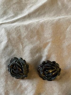 VINTAGE CLIP ON EARRINGS