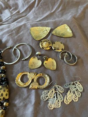 BEAUTIFUL ANIMAL PRINT BLACK BEADED NECKLACE