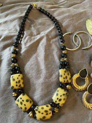 BEAUTIFUL ANIMAL PRINT BLACK BEADED NECKLACE