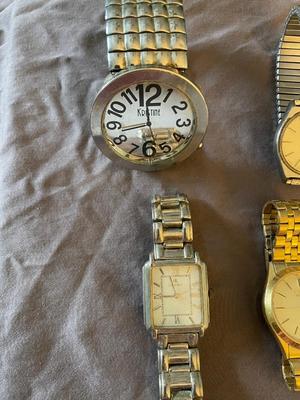 FOUR MEN'S WATCHES FOR PARTS OR REPAIR