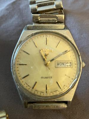 FOUR MEN'S WATCHES FOR PARTS OR REPAIR