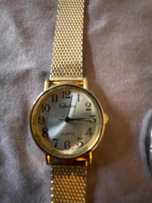 VARIETY OF WOMENS WATCHES FOR PARTS OR REPAIR