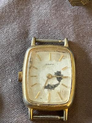 VARIETY OF WOMENS WATCHES FOR PARTS OR REPAIR