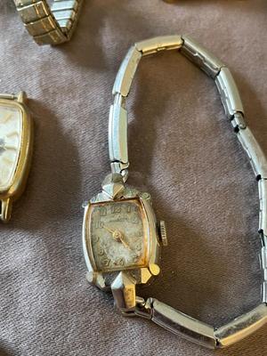 VARIETY OF WOMENS WATCHES FOR PARTS OR REPAIR