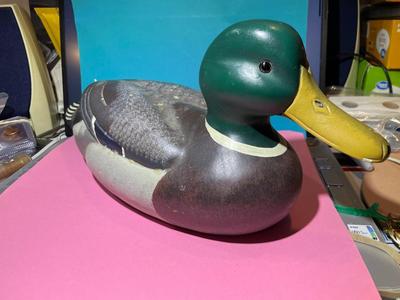 North American Gallery Original Duck Collection Bob Berry 1984 Delaware Mallard Decoy 14" Long in Good Preowned Condition.