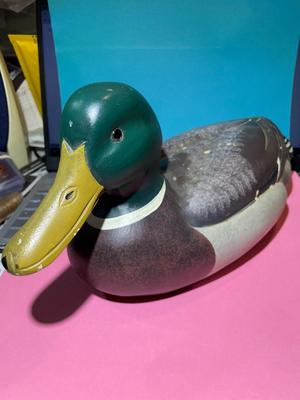 North American Gallery Original Duck Collection Bob Berry 1984 Delaware Mallard Decoy 14" Long in Good Preowned Condition.