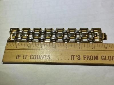 Vintage 2-Tone Yellow/White Metal 8" Fashion Bracelet in Good Preowned Condition as Pictured.