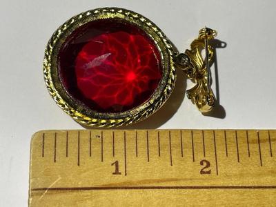 Vintage Large Red Colored Stone Costume/Fashion Pin/Brooch in Good Preowned Condition.