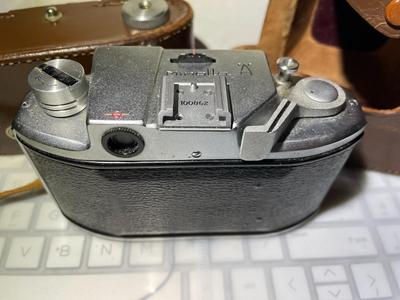 Vintage Mid-Century Minolta 35mm Camera in Good Preowned Condition as Pictured. (Un-Tested).