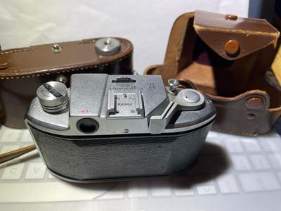 Vintage Mid-Century Minolta 35mm Camera in Good Preowned Condition as Pictured. (Un-Tested).