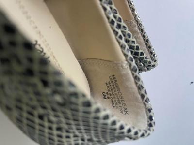 Brand New pair of Anne Klein flat in size 6