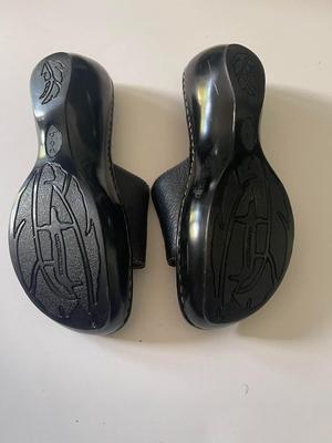 Brand New pair of black leather sandals by BOC in size 6