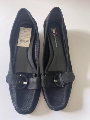 Brand New pair of black flats by Bandolino in size 6