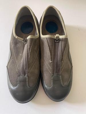 Brand New Dr Scholls Sneakers in size 6
