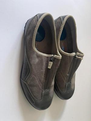 Brand New Dr Scholls Sneakers in size 6