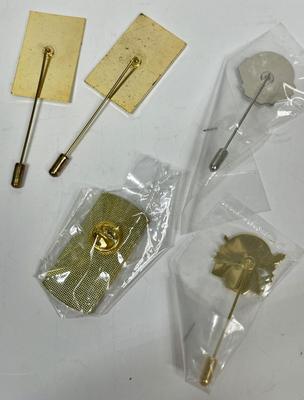 Stick pins souvenirs new in pkgs