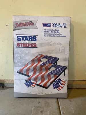 NIB PATRIOTIC CORN HOLE/TOSS A SACK GAME