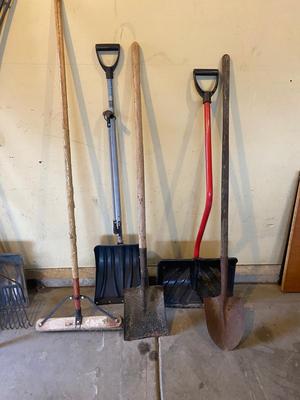SNOW-EASY STOW SHOVEL & OTHER HANDY HANDLED TOOLS