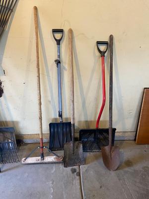 SNOW-EASY STOW SHOVEL & OTHER HANDY HANDLED TOOLS