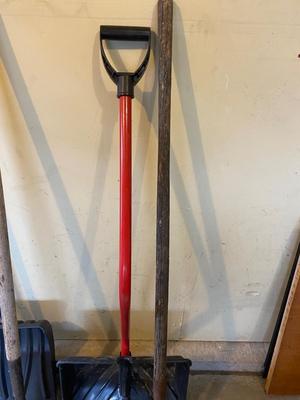 SNOW-EASY STOW SHOVEL & OTHER HANDY HANDLED TOOLS