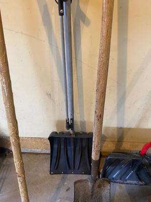 SNOW-EASY STOW SHOVEL & OTHER HANDY HANDLED TOOLS
