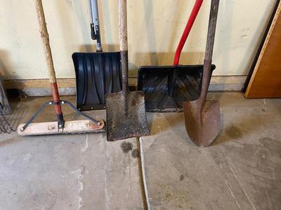 SNOW-EASY STOW SHOVEL & OTHER HANDY HANDLED TOOLS