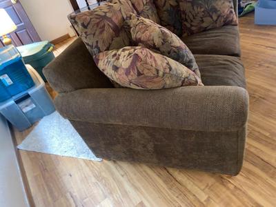 COZY LOVESEAT