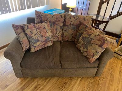 COZY LOVESEAT