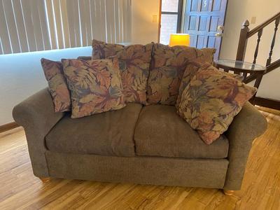 COZY LOVESEAT