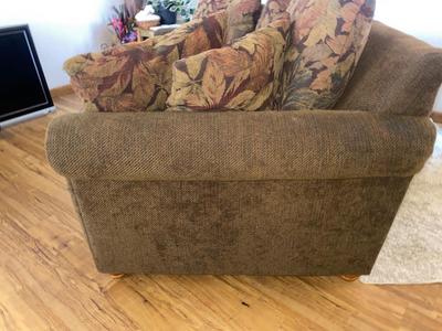 COZY LOVESEAT