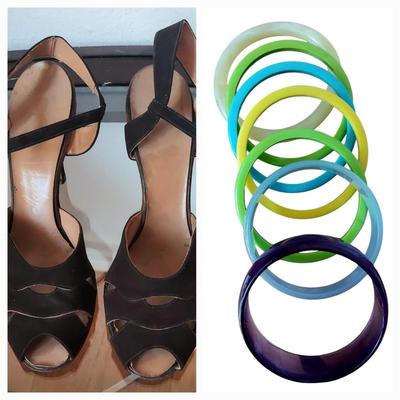 Vtg 1940's Suede heel slingback Shoe and 7 Lucite colorful Bangles