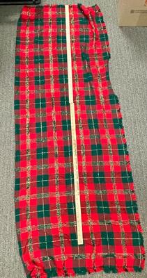 Vintage Large oval Christmas plaid tablecloth