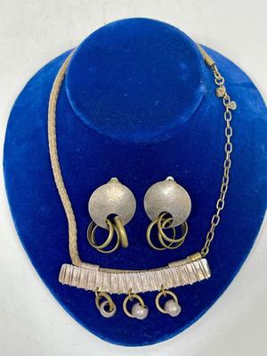 Necklace and earring set