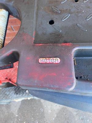 KETER GARAGE STORAGE CABINET AND STEP STOOL/TOOL BOX