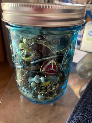 VARIETY OF UNMATCHED AND BROKEN JEWELRY FOR CRAFTS AND WHAT NOT