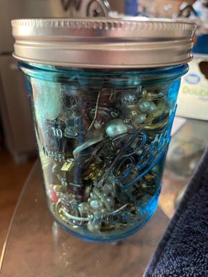 VARIETY OF UNMATCHED AND BROKEN JEWELRY FOR CRAFTS AND WHAT NOT