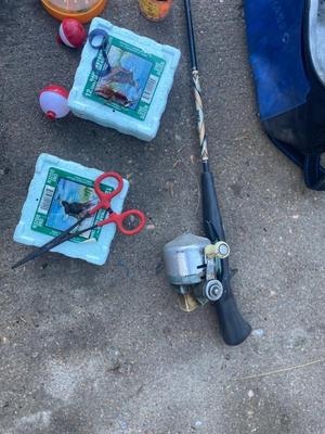 OUTDOOR CHAIRS AND FISHING ITEMS