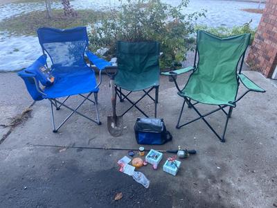OUTDOOR CHAIRS AND FISHING ITEMS