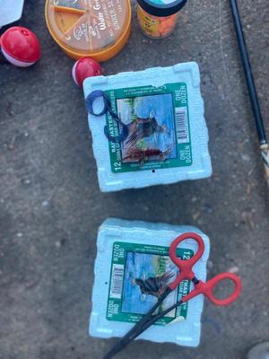 OUTDOOR CHAIRS AND FISHING ITEMS