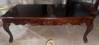 BEAUTIFUL SOLID WOOD COFFEE TABLE
