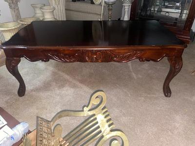 BEAUTIFUL SOLID WOOD COFFEE TABLE
