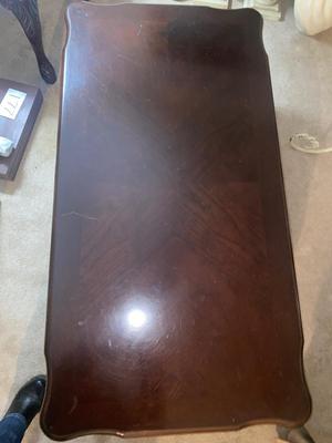 BEAUTIFUL SOLID WOOD COFFEE TABLE