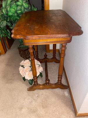 NICE SIDE TABLE AND ACCENTING FAUX FOLIAGE