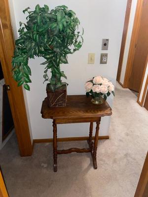NICE SIDE TABLE AND ACCENTING FAUX FOLIAGE