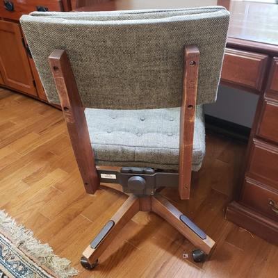 Wooden Desk W/ Vintage Desk Chair (LR-KD)