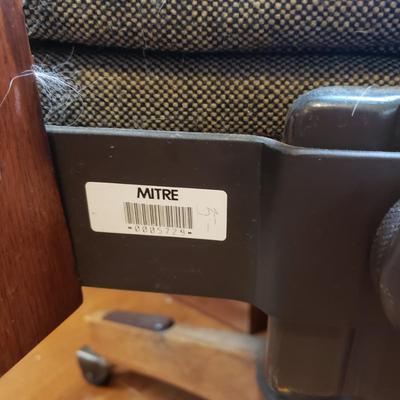 Wooden Desk W/ Vintage Desk Chair (LR-KD)
