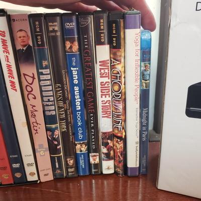 NIB Jinhoo DVD/CD Player and DVDs (LR-KD)