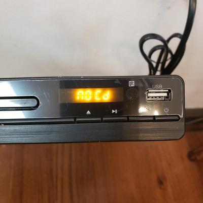 NIB Jinhoo DVD/CD Player and DVDs (LR-KD)